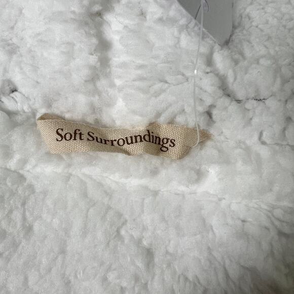 Soft Surroundings Wearable Throw Sherpa Poncho Cape Beige Plaid One Size NWT - Picture 5 of 9